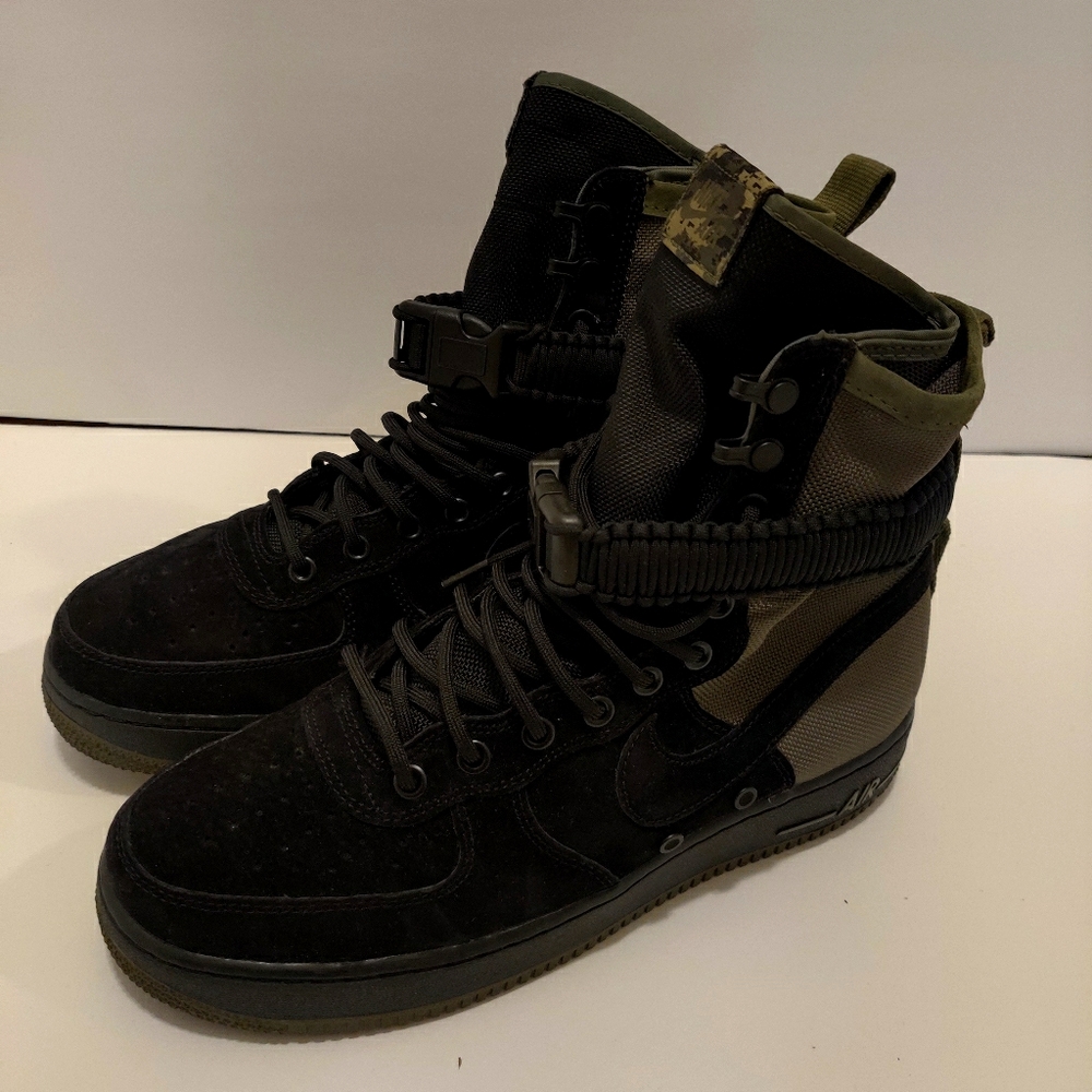 **SOLD**Nike SF AF1 Air Force 1 High Black Olive